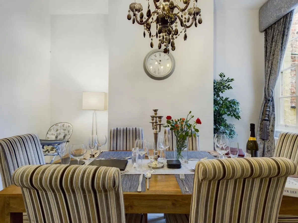 Holiday home Rondeva Villa Chester