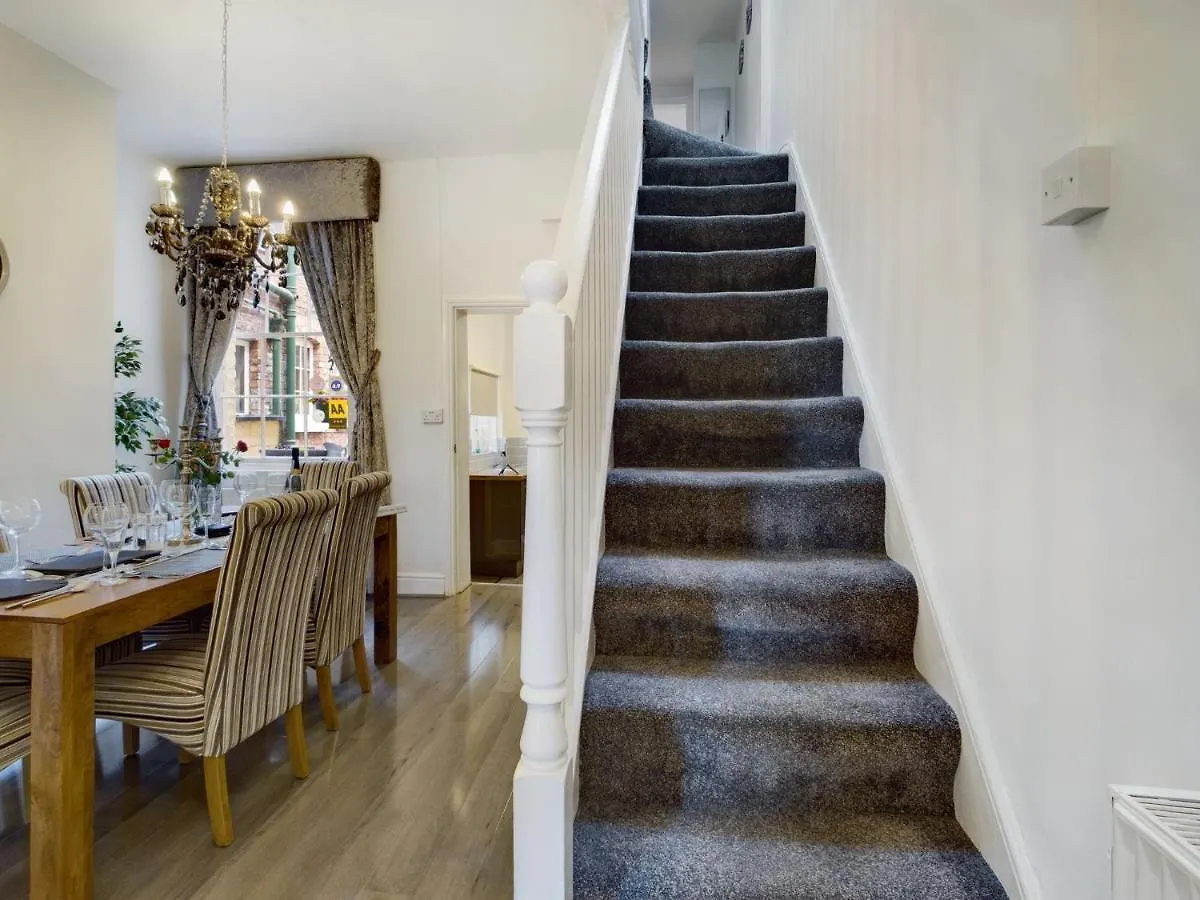 Rondeva Villa Chester 0*,  United Kingdom