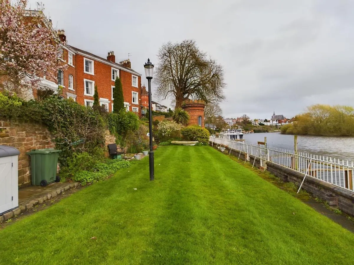 Holiday home Rondeva Villa Chester United Kingdom