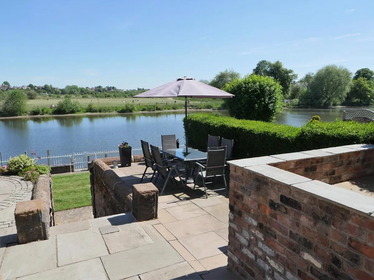 Holiday home Rondeva Villa Chester United Kingdom